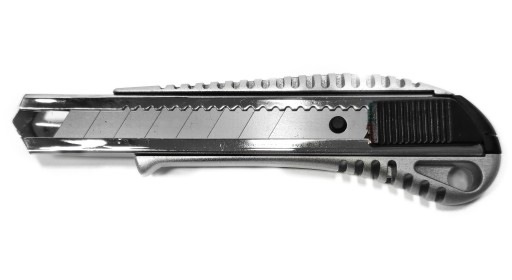 Nôž na tapety so zlomenou čepeľou METAL AL 18 mm