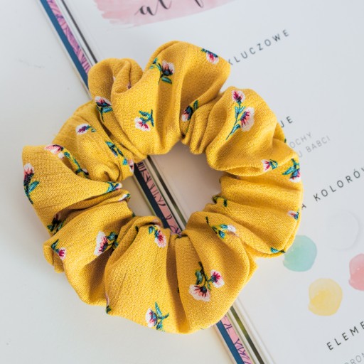 Gumička do vlasov Scrunchies, žltá, s kvetmi, gumička, gumička