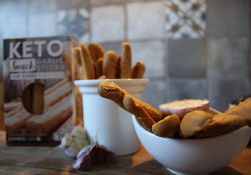 KETO SNACK Grissini cesnakové tyčinky - ketogénne diétne chuťovky