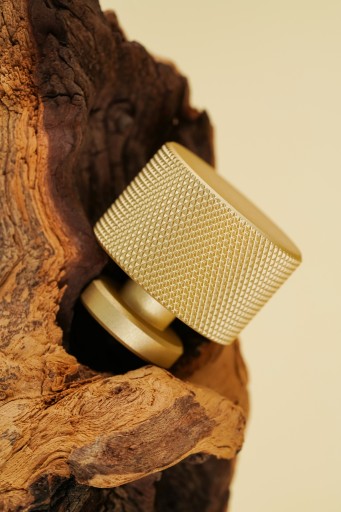 LEON GOLD SAND NÁBYTOK GOMBÍK, 30 mm, REBROVANÝ HVYT, VYSOKÁ KVALITA