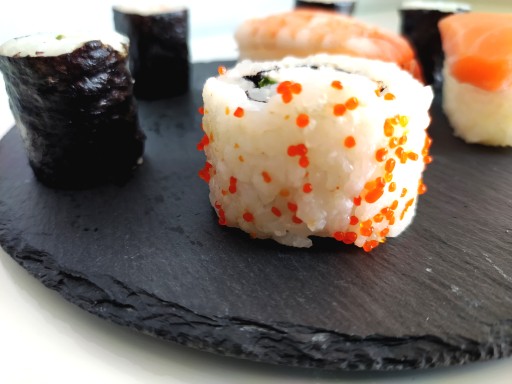 Okrúhla bridlicová kamenná doska na sushi tapas, 20 cm