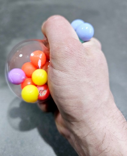 GNIOTEK senzorická loptička antistresová šúchavá na žmýkanie, farebná