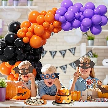 Čierne, oranžové a fialové balóny na Halloween