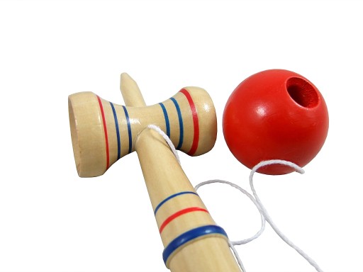 Arkádová hra Kendama Lacná a solídna zábava