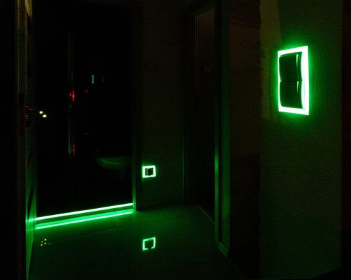 GLOW IN THE DARK TAPE - SAMOLEPIACA fosforeskujúca FLUORESCENTNÁ