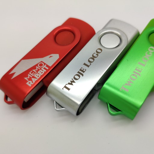 4 GB pendrive + krabica s gravírovaním do konca roka