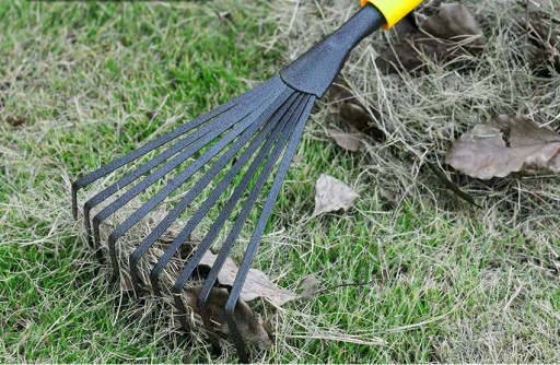 Hrable na metlu kovové malé záhradnícke vejáre s 9 zubami 37 cm