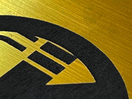 strieborný hasiaci prístroj informačný štítok