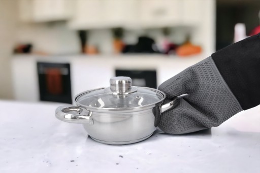 SILIKÓNOVÁ KUCHYŇSKÁ RUKAVICA, tepelne odolná, ochranná sivá labka do kuchyne