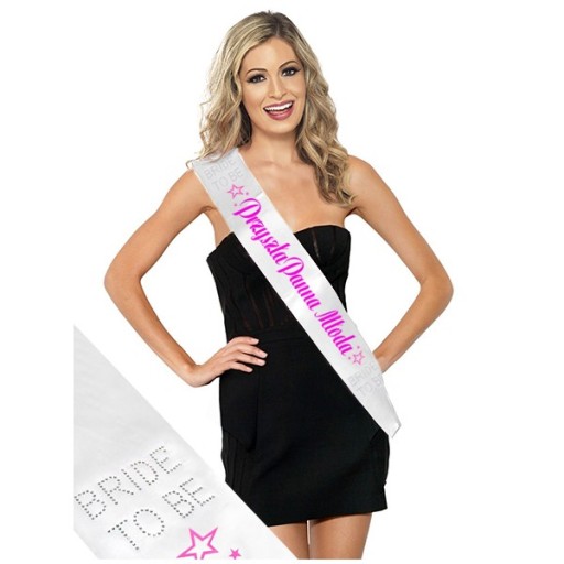 Nevesta vlečka a diadém závoj hen party