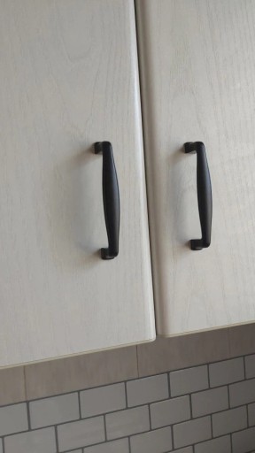 Klasická nábytková úchytka AMABILIS čierna 96mm