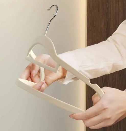 VELÚROVÉ VEŠIAKY NA OBLEČENIE do šatníka VELVET PREMIUM 20 ks