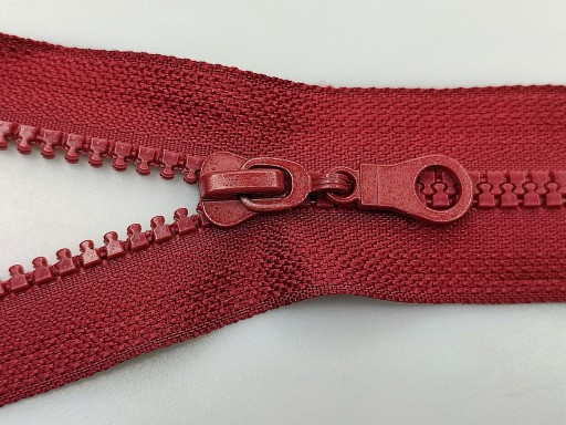 Deliaci zámok # 5 kocka 75 cm bordová