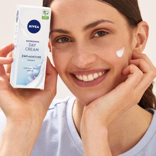 NIVEA 24H hydratačný osviežujúci denný krém SPF15 50 ml