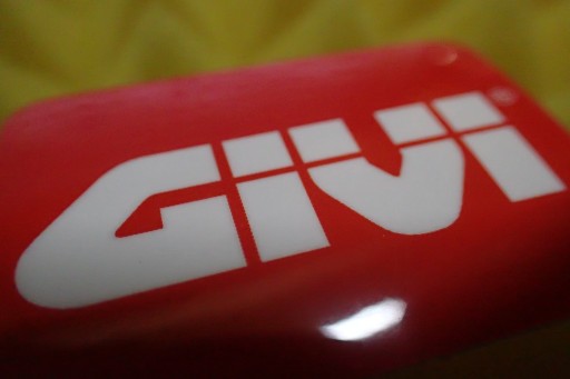 GIVI DAKAR NÁLEPKA NA MOTOKROS 4,2 x 3 cm