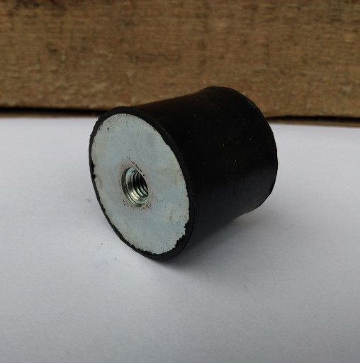 VIBROISOLATOR C 40x25 M8 gumový vankúš C40x25 M8
