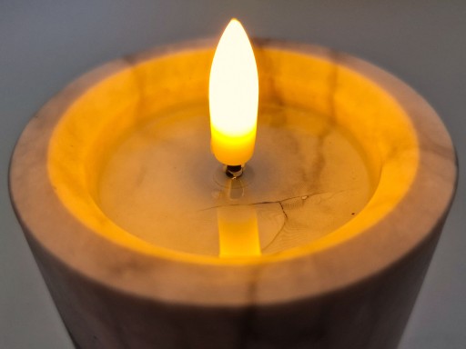 Dekoratívna sviečka na batérie 10 cm, farba Grey Marble, LED až 30 dní