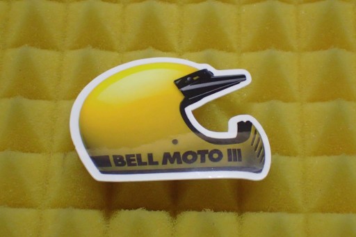 NÁLEPKA NA PRILBU BELL MOTO NÁLEPKA 6 x 5,6 cm