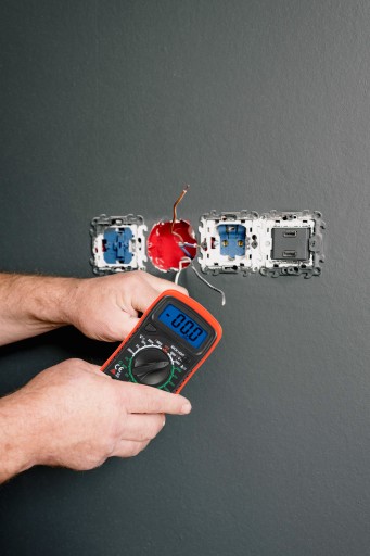 MULTIMETER DIGITÁLNY LCD MERAČ PRÚDU PROFESIONÁLNE PUZDRO NA 9V BATÉRIU