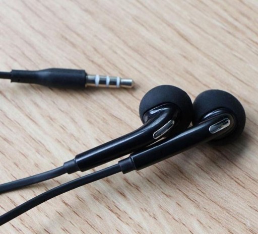 SLÚCHADLÁ S MIKROFÓNOM 3,5 mm pre SAMSUNG, čierne