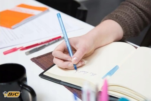 Guľôčkové pero okrúhle Stic klasické modré 8ks Bic