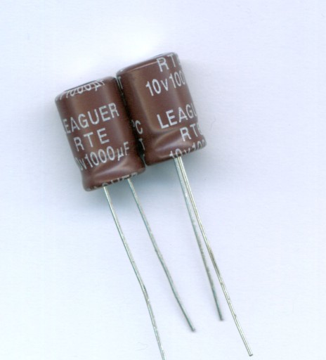 1000uF 10V NÍZKY ESR 1000uF 10V (10KS) ELEKTROLYTICKÝ KONDENZÁTOR