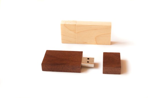 Pendrive drevený tmavý orech široký 2 GB