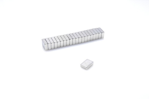 Neodymový tanierový magnet 10x7x3 N38 10 ks.
