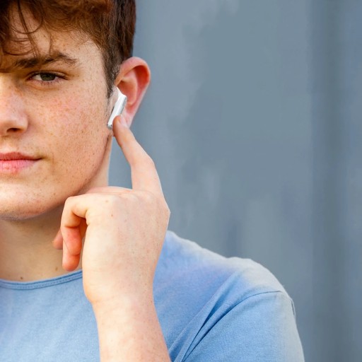 BEZDRÔTOVÉ BLUETOOTH SLÚCHADLÁ DO UŠÍ S MIKROFÓNOVOU HERNOU POWERBANKOU