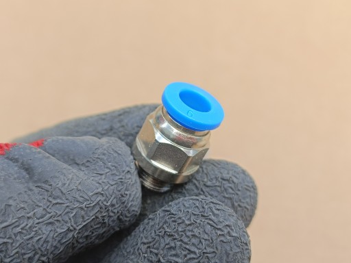 Priamy zásuvný pneumatický konektor fi 6mm závit 1/8