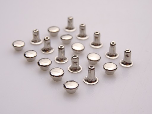 Obuvnícke nity 4 mm strieborné, 100 ks