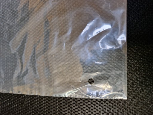 PE fóliové vrecká s lepiacou páskou 30x35+5 s otvorom
