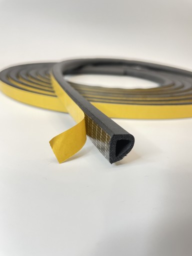 SAMOLEPIACIE TESNENIE D 14x12mm NA OKNÁ A DVERE