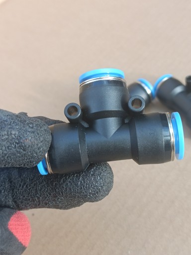 T-konektor Pneumatický zásuvný rozbočovač fi 12mm PE 12
