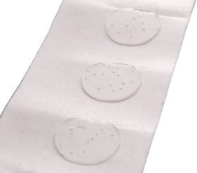 Lepiace bodky na pripevnenie knôtu na tanierik Obojstranné lepiace bodky, 20 ks.