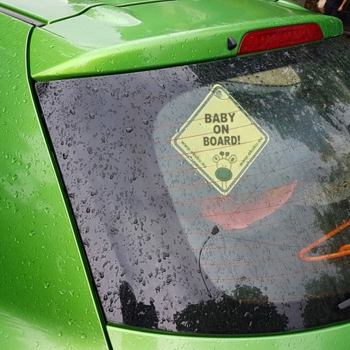 AKUKU VÝSTRAŽNÝ PRÍvesok na okno do auta Baby On Board prísavka