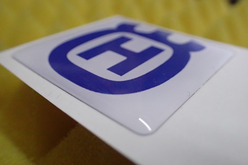 NÁLEPKA HUSQVARNA 3D NÁLEPKA 3,8 x 3,8 cm