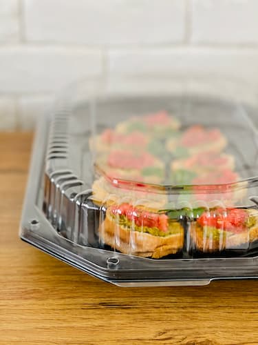 ČIERNY PLASTOVÝ PODANÍK S POKROKOM 22x31x6cm ČERVENÝ PLAST