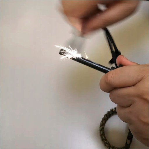 XXL Military Magnesium Firestarter, americký typ