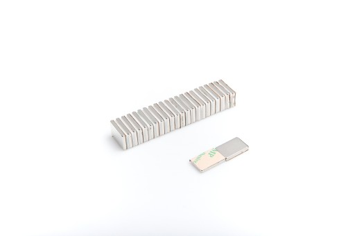 Tanierový magnet MPŁ 15x10x2 N38 s lepidlom 3M