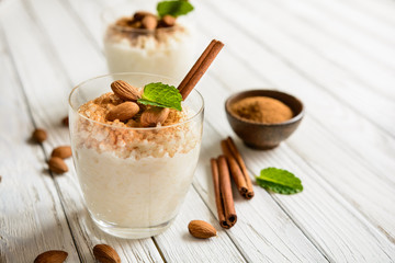 KALIFORNSKÉ MANDLE, lúpané, 250 g od ECOBI