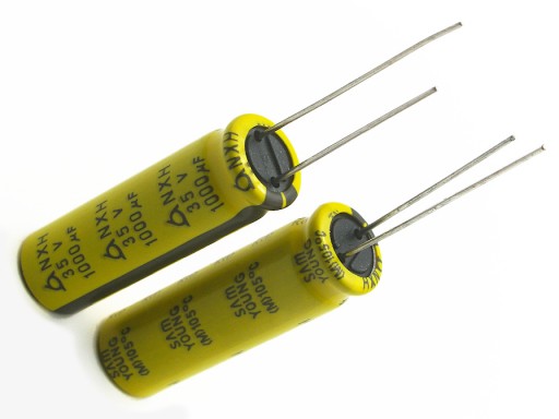 KONDENZÁTOR 1000uF / 35V 10x33mm NÍZKY ESR - ULTRA DLHÁ ŽIVOT - SAMYOUNG 2KS.