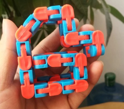 Náramkové retiazkové fidget hračky, antistresové, senzorické, pohyblivé, farebné