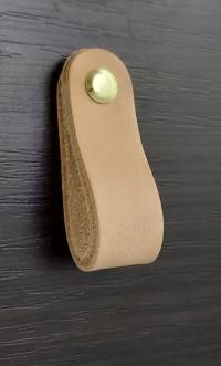 KOŽENÁ ÚCHYTKA NA NÁBYTOK, FARBA PRÍRODNÁ JUCHT 120 MM