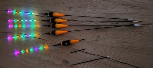 Svetelný plavák 3,0 g Zmena farby + kamufláž + dve funkcie + batéria