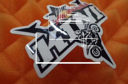 NÁLEPKA KINI REDBULL NÁLEPKA 6,1 x 5,1 cm