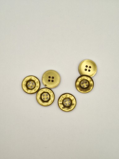 Plastový ozdobný gombík z olivového kvetu, závit, 20 mm, 2 kusy