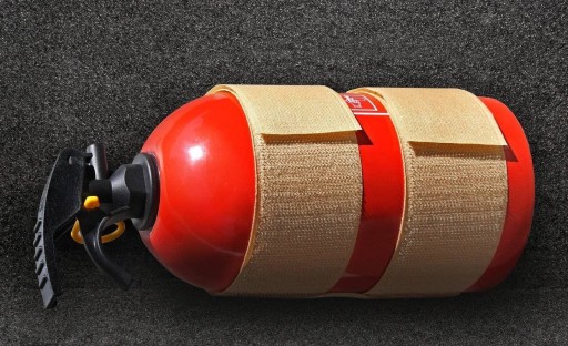 BÉŽOVÝ DRŽIAK NA HASIACI PRÍSTROJ NA KUF S PÁSKOM NA VELCRO