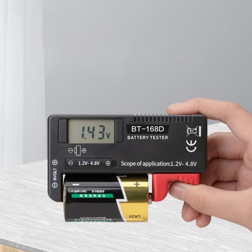 DIGITÁLNY TESTER A METER BATÉRIÍ AA