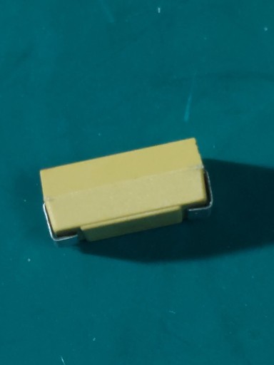 Tantalový kondenzátor SMD C 22uF 20V 10%